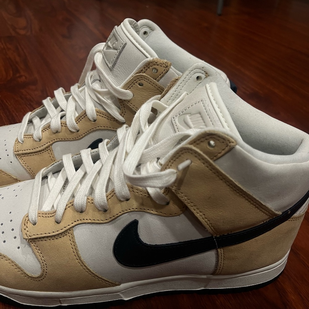 Womens nike high dunk premium 
Size 11
Tan and blue